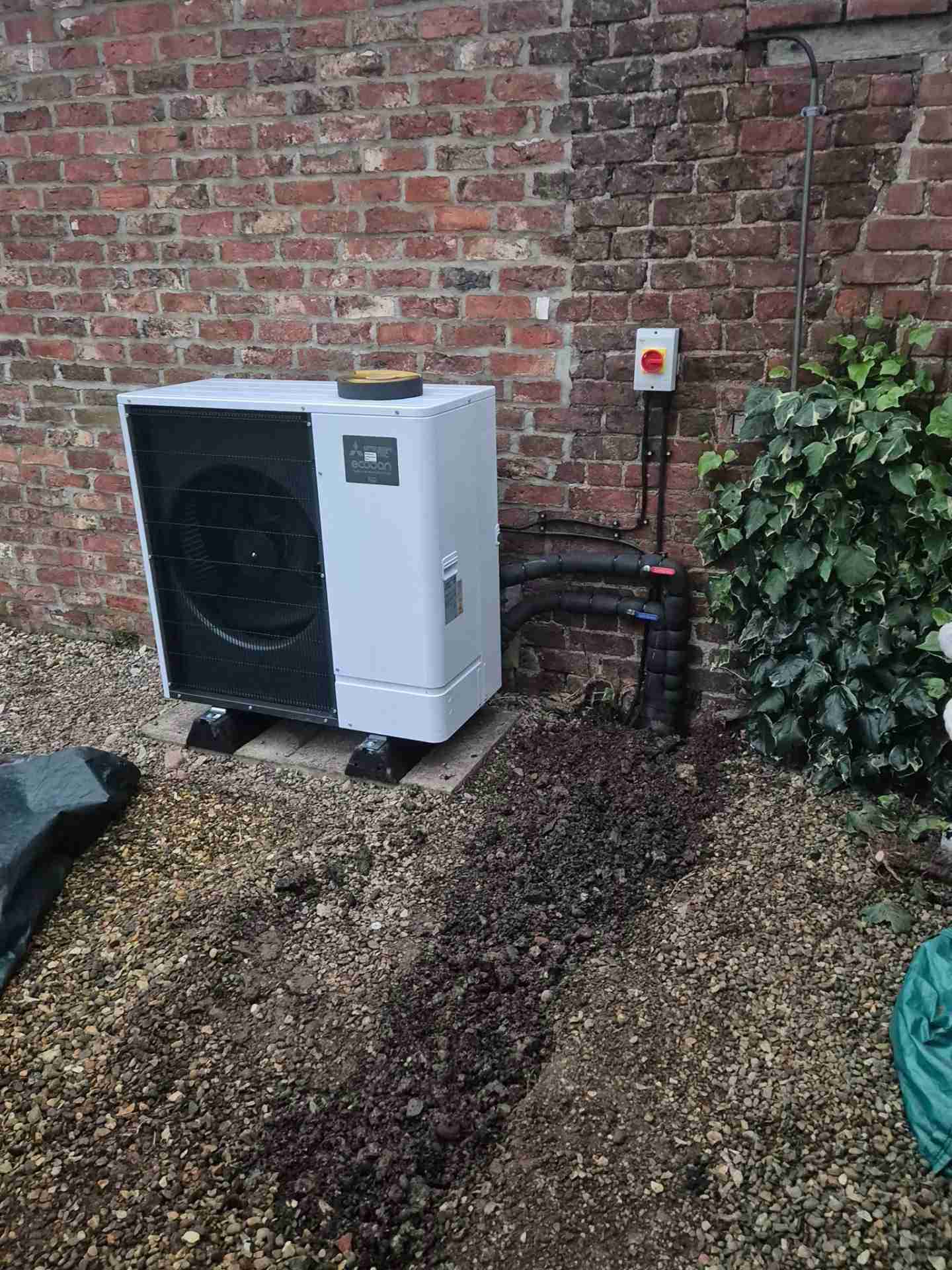 Air conditioning unit by wall